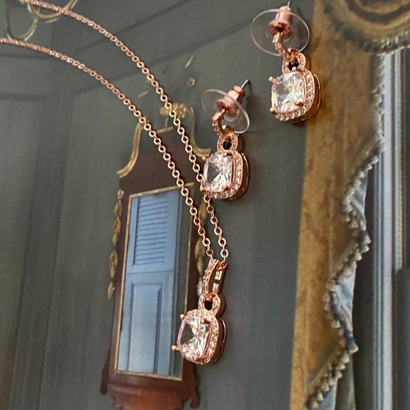 NWT Rose Gold Diamond Pendant Necklace & Earring Set - Picture 2 of 7